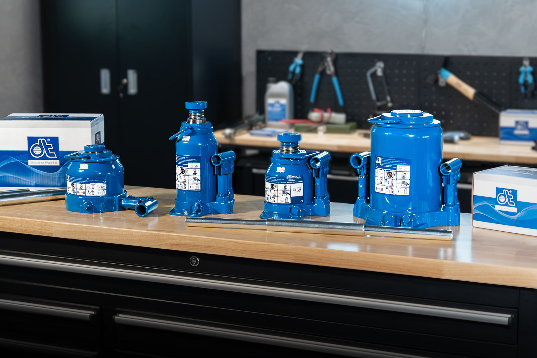 Gatos hidráulicos DT Spare Parts, presentados por los Parts Specialists