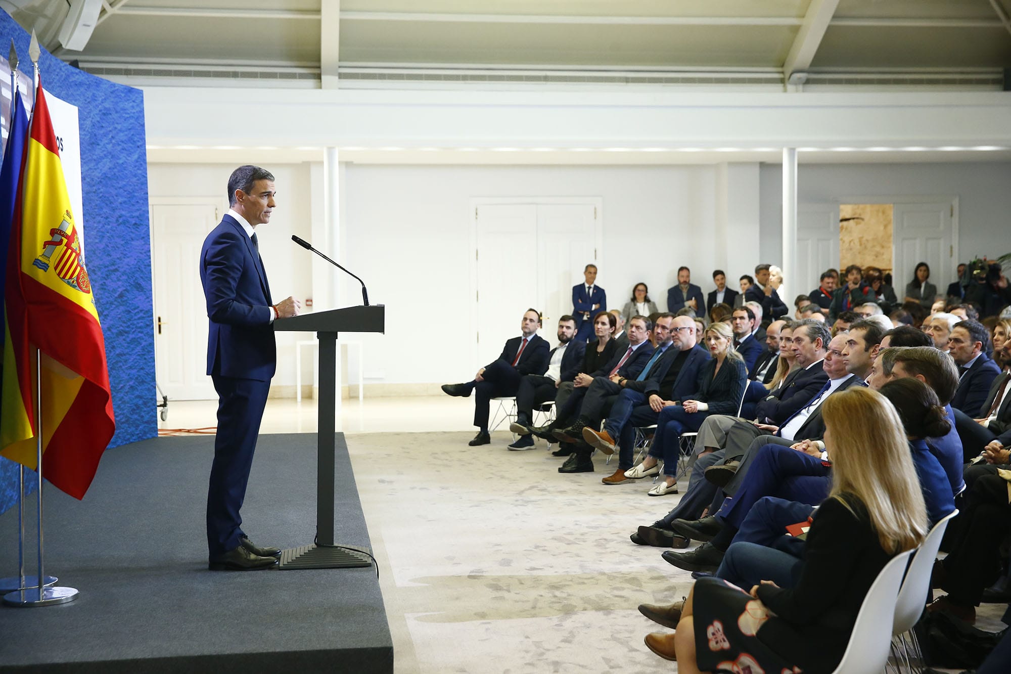 ANETRA representa a las pymes del transporte de viajeros en el encuentro con Pedro Sánchez