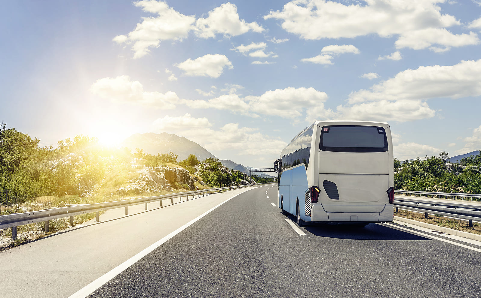 Las matriculaciones de autobuses caen casi un 40 % en mayo de 2025