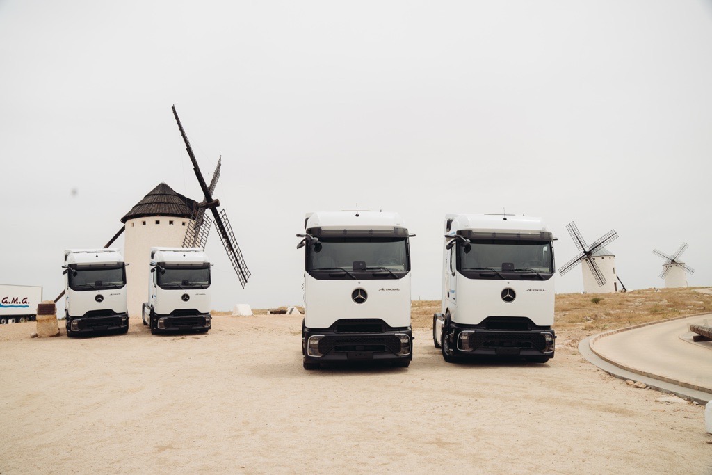 Transportes A.M.A. incorpora a su flota 43 tractoras Mercedes-Benz Actros 1848 LS ProCabin