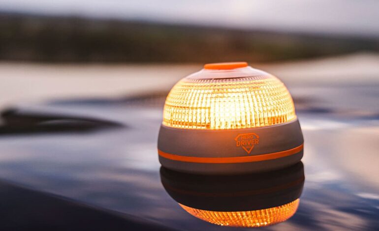 Ryme Automotive lanza su baliza V16 conectada con geolocalización gratuita hasta 2040