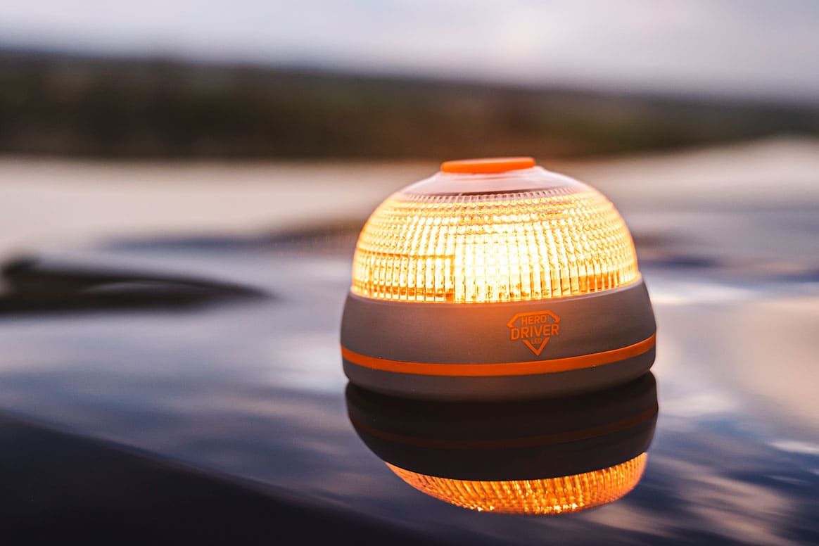 Ryme Automotive lanza su baliza V16 conectada con geolocalización gratuita hasta 2040