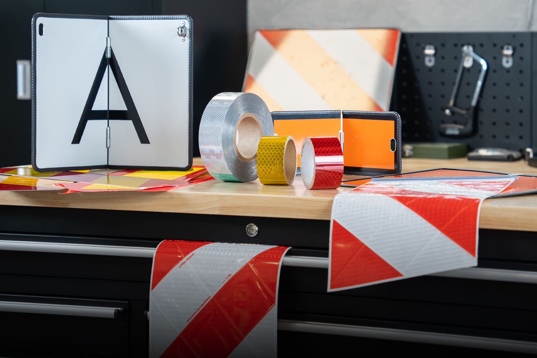 Así son las etiquetas de advertencia DT Spare Parts presentadas por los Parts Specialists