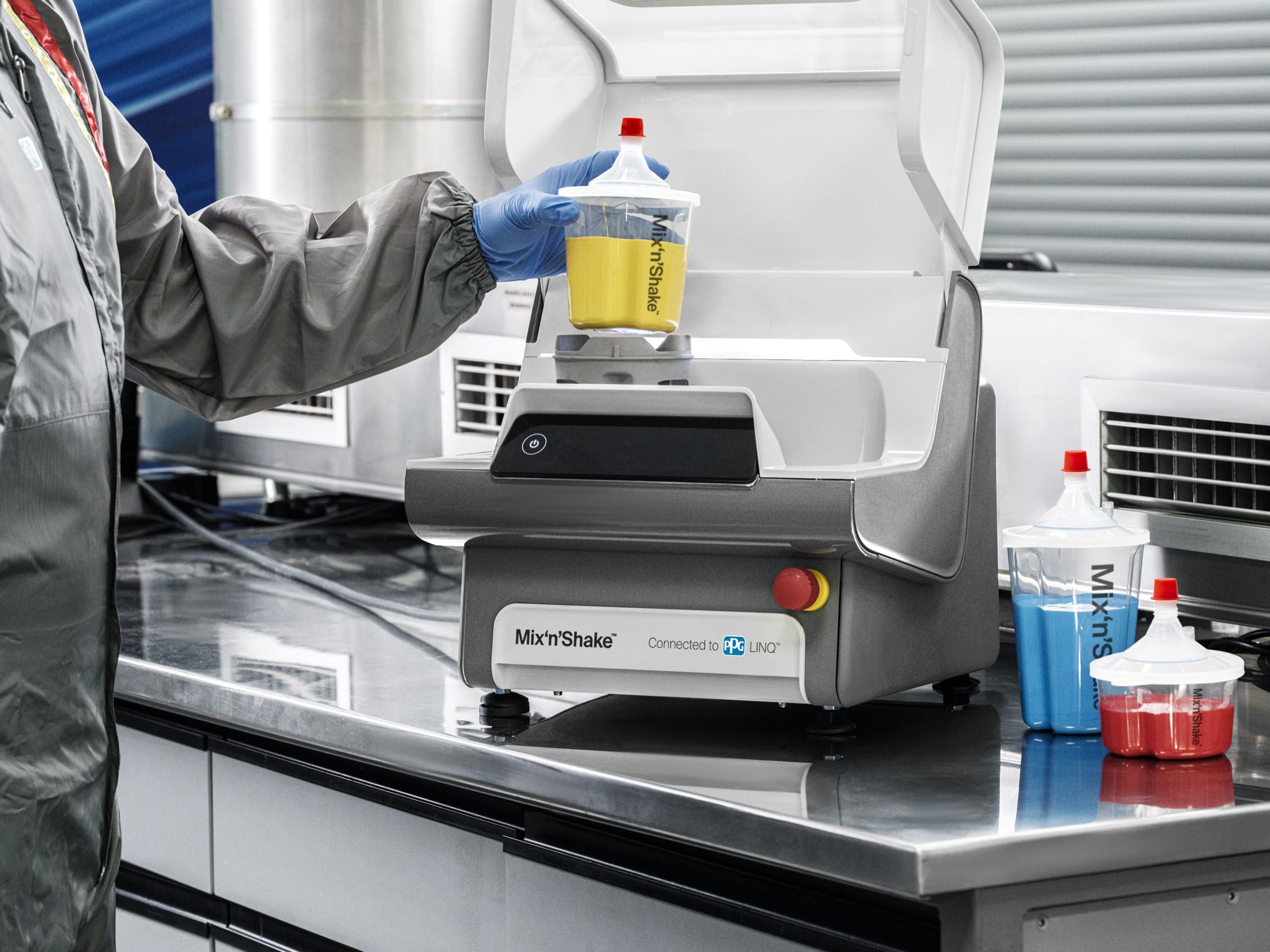 PPG presenta la tecnología de mezcla automática PPG MIX‘N’SHAKE para talleres de carrocería