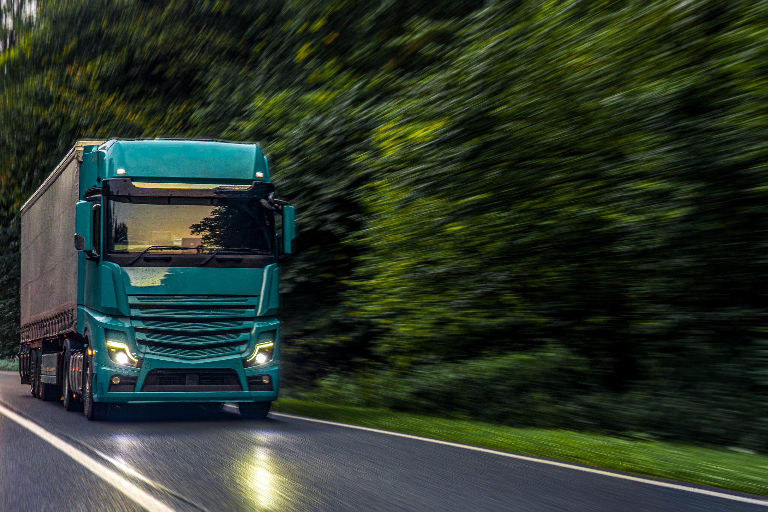 La UE moviliza 3.000 millones para la descarbonización, pero el transporte por carretera pide garantías claras