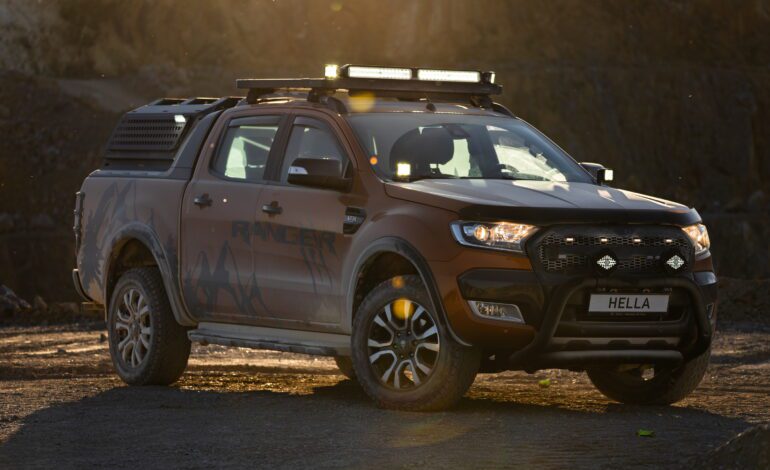 HELLA amplía su gama para off-road y VI: nuevas series de barras de luz DynaRay y Black Magic Tough Pro