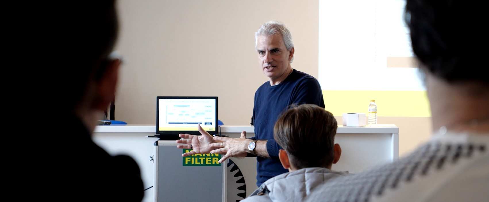 Un año más, MANN-FILTER comparte su experiencia en filtración con los futuros mecánicos